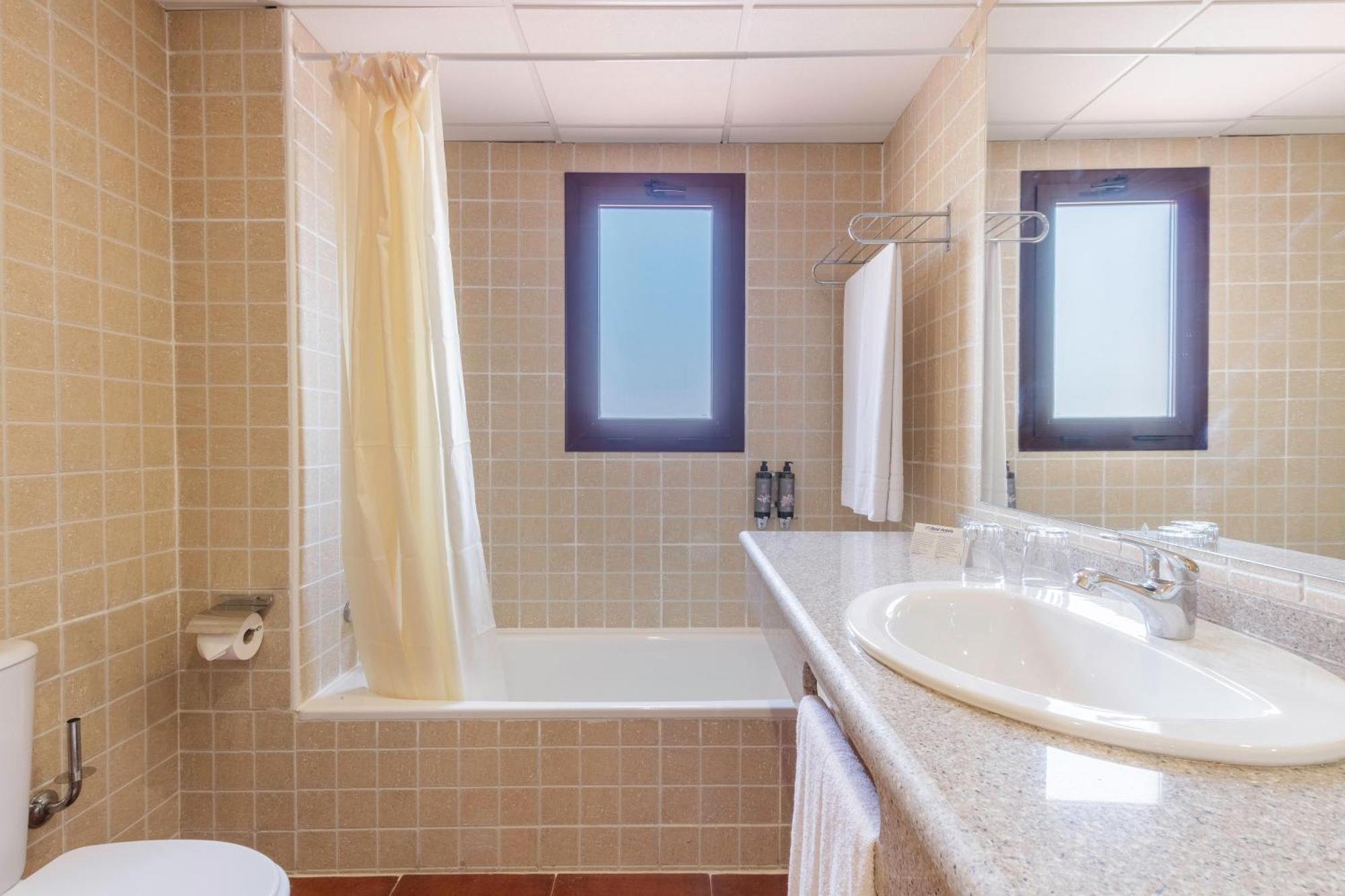 Apartamentos Best Alcazar 라 에라두라 외부 사진
